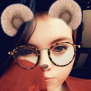 Meet your Posher, Leigh-anna